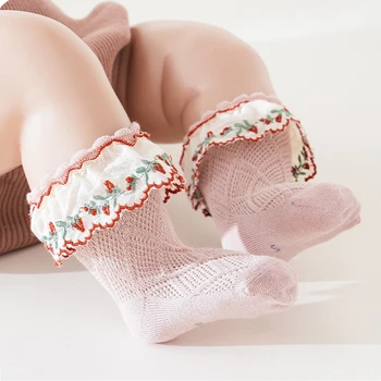 2023 Бебешки чорапи момиче Embroided дантела подстригване текстурирани маркуч лято дишаща бебе флорални Sokken меки малко дете мода испански чорапи