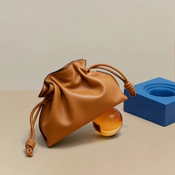Най-новият луксозен дизайн мода прости мини чанти за жени 2023 тенденция Draw низ телешка кожа Crossbody чанта