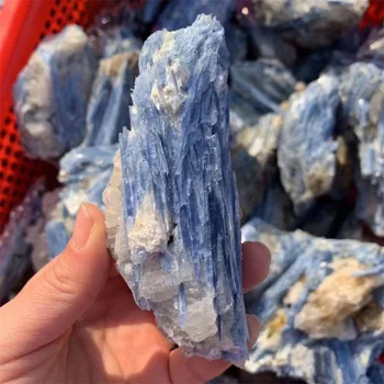 Търговия на едро с естествен суров скъпоценен камък минерален образец груб син кианит камък 1бр